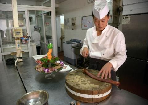  Guisado de pênis e sangue de serpente integram menu asiático da luxúria