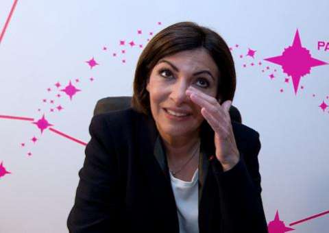 Anne Hidalgo é primeira mulher a comandar Paris
