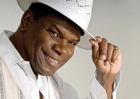 O Brasil perde a doce melodia de Emílio Santiago. Ouça seus sucessos