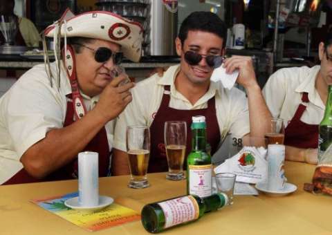 Garçons imortalizados pela musica de Reginaldo Rossi Choram sua morte