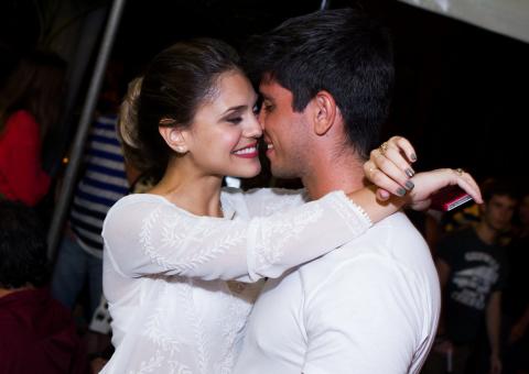 Jéssika Alves comemora aniversário com namorado e famosos