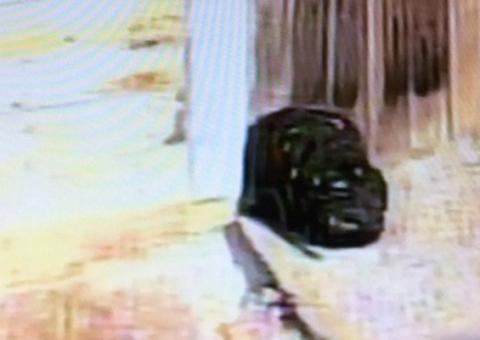 Mochila com cabeça de marido de policial é deixada na porta de sua casa