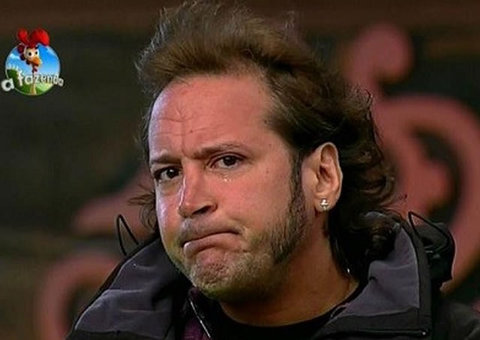 Record quer pagar dívida de Roy para que ele não deixe "A Fazenda"