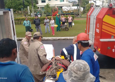 Trabalhador tem perna fraturada em construção no residencial Ephigênio Salles