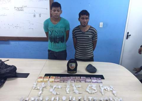 Novinhos do tráfico são detidos durante 'passeio' em rua do São José