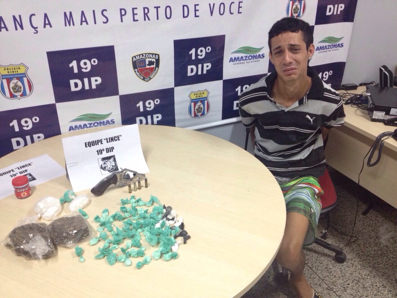  "Sequinho" cai no choro ao ser preso por tráfico