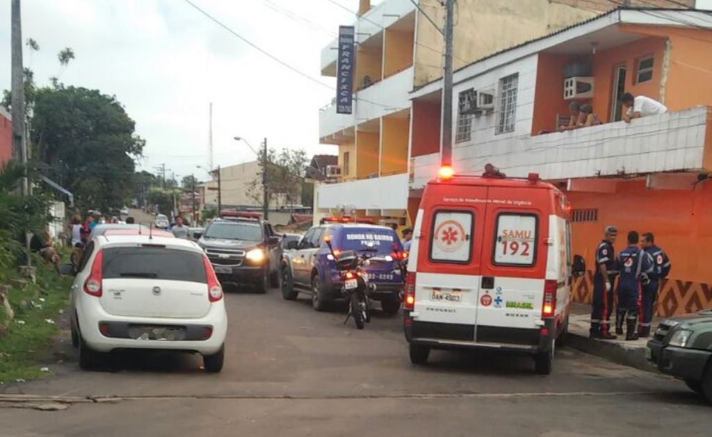 Rapaz é morto a tiros dentro de casa em bairro de classe média