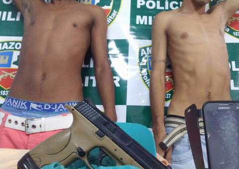 Dupla é de assaltantes é presa com arma de brinquedo no T4