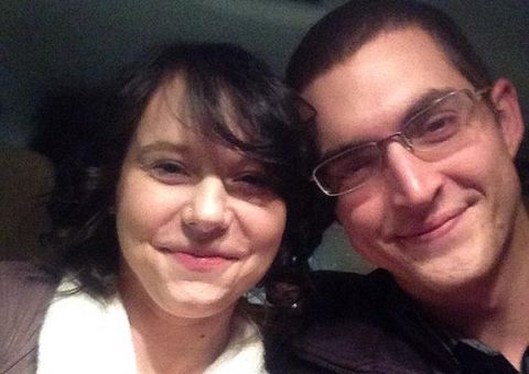 Grávida leva tiro do namorado, mas consegue ligar para emergência e salvar filha