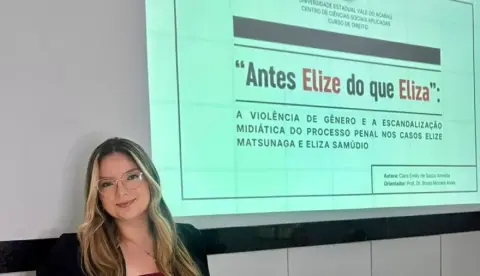 Estudante de Direito Clara Emilly de Souza no dia da defesa da monografia