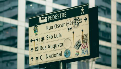 Ônibus circula por via de São Paulo