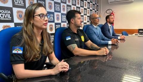 Policiais civis durante operação contra organização criminosa no Recife