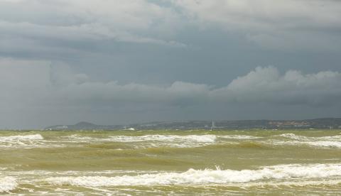 Mar agitado na costa catarinense