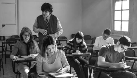 Pagamento do Pé-de-Meia de agosto vai de 24 a 31, conforme a data de nascimento do estudante