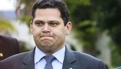Carlos Viana denuncia Alcolumbre no Conselho de Ética por inércia no caso Moraes