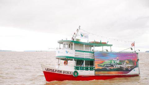 No Amazonas, parte da entrega de correspondência ainda depende do transporte fluvial