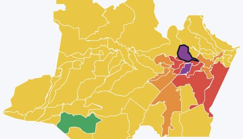 Mapa do Amazonas com os municípios coloridos pelo índice de qualidade do ar, com Manaus em roxo no centro-leste do estado