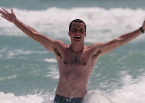 Wagner Moura em cenas quentes de sexo gay