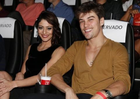  Ao lado do namorado, Carol Castro diz que quer ser mãe 