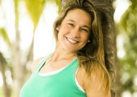 Comemorando o seu aniversário, Fernanda Gentil aparece beijando muito em foto