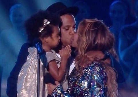 Beyoncé rouba a cena no "MTV Video Music Awards 2014"