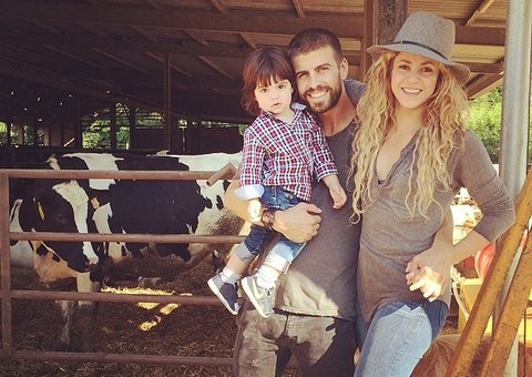 Shakira aparece em foto curtindo férias com a família