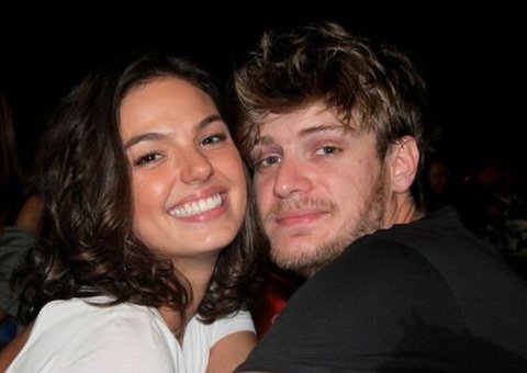 Ísis Valverde volta a circular com ex-namorado