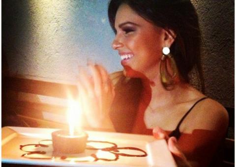 Recém separada de Di Ferrero, Mariana Rios comemora 28 anos toda sorridente