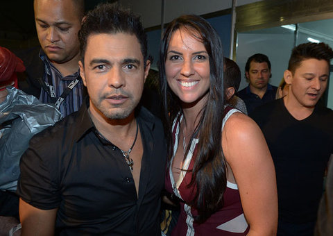 Zezé Di Camargo no maior amor com a namorada antes de show