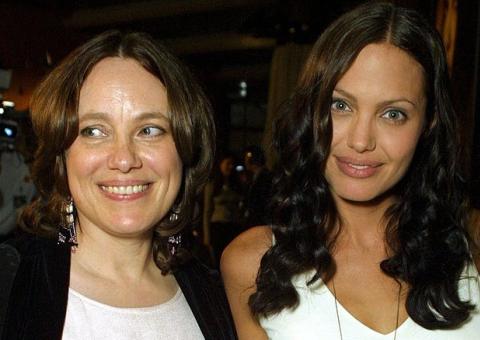  Angelina Jolie viverá história da própria mãe nos cinemas, diz site