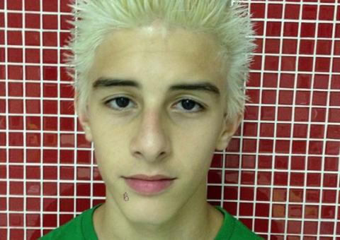 Filho de William Bonner fica loiro oxigenado