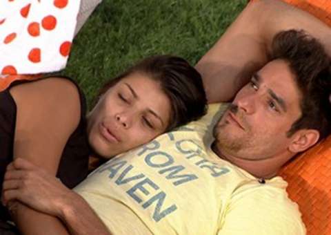 Franciele e Diego esquentam o clima no quarto da Sibéria 