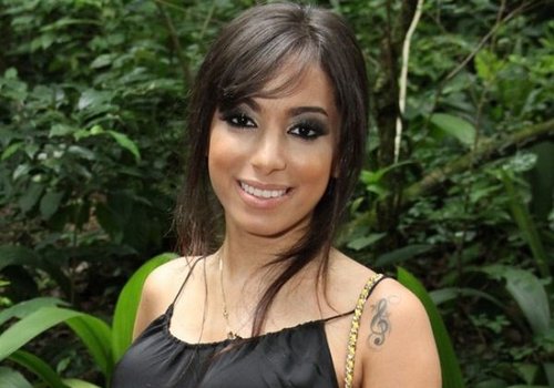Ex-empresários de Anitta querem que cantora pague R$ 7 milhões de multa