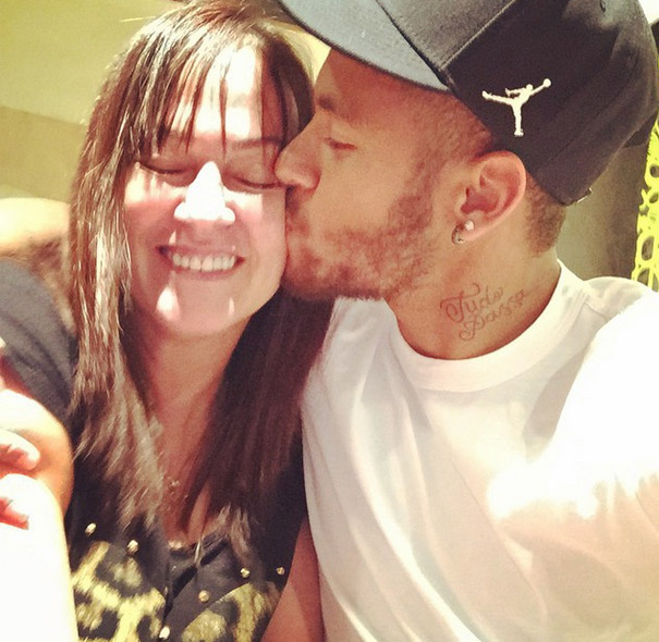 Neymar posta foto rara com a mãe para homenageá-la em dia do aniversário