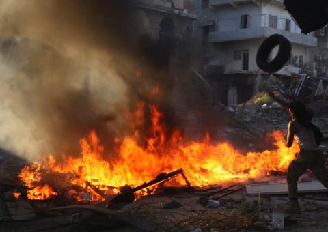 Carro-bomba mata pelo menos 20 pessoas na Síria