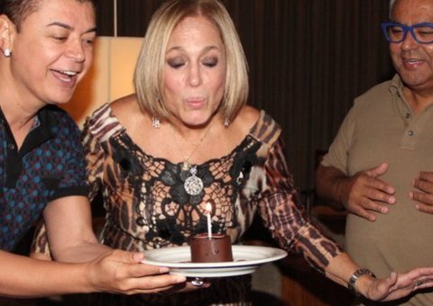  Susana Vieira comemora aniversário de 72 anos com amigos