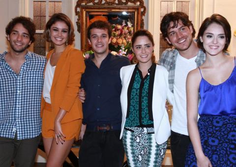 Confira as fotos do elenco de "Sangue Bom" 