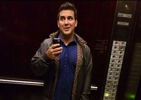  André Marques aparece magérrimo antes de apresentar novo programa