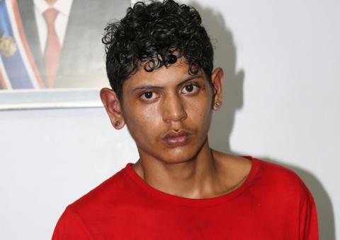 Felipe, de 18 anos, é preso com produtos de furto