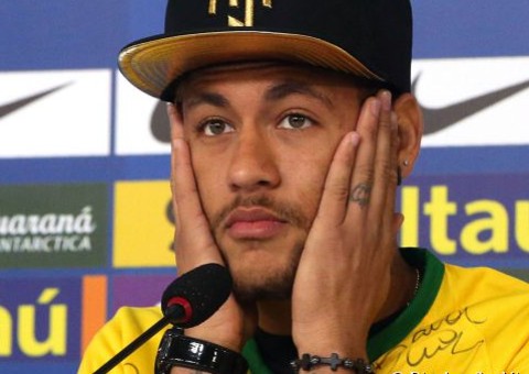 Neymar é multado por atraso em treino do Barcelona