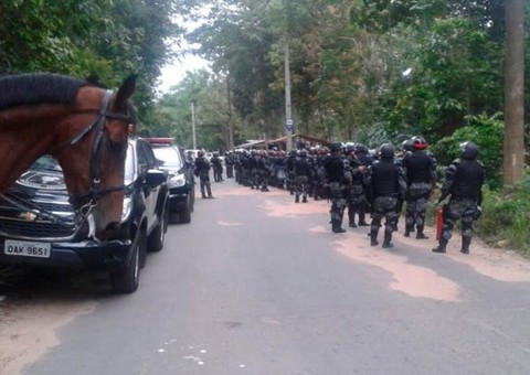 300 famílias são expulsas de terreno no Tarumã