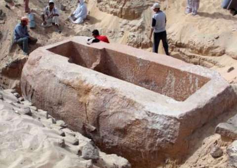 Arqueólogos descobrem tumba de faraó que reinou no Egito há 3.800 anos