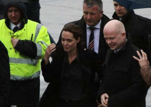 Angelina Jolie pede esforços na luta contra a o estupro como arma de guerra