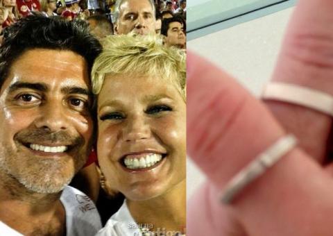 Xuxa ganha aliança, mas nega noivado