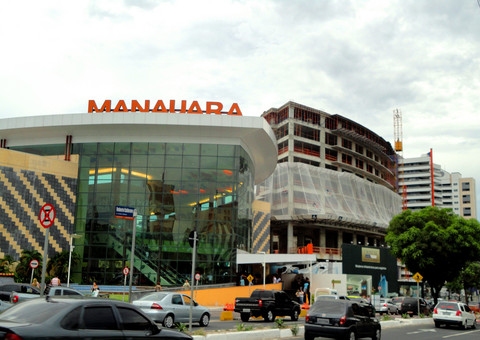 Dupla assalta loja do Manauara Shopping