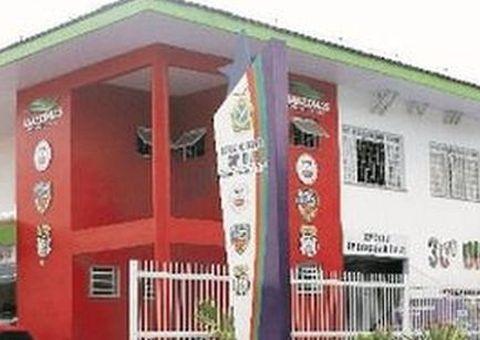 Mãe encontra filho de 17 anos assassinado