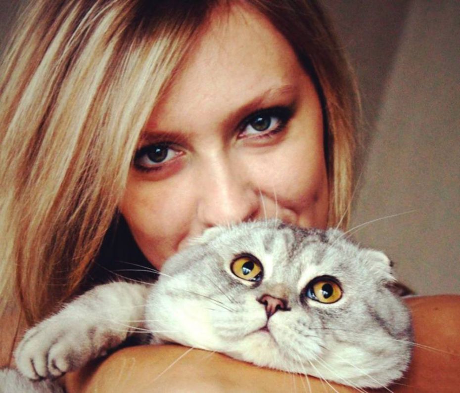 Loira 'causa' ao anunciar em rede social concurso para encontrar marido após sua mãe exigir netos