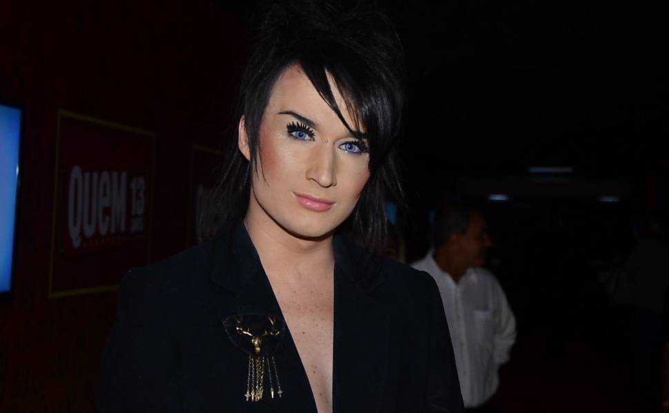 Ex-BBB Serginho gera polêmica ao rebater crítica: "Não falo com índio"