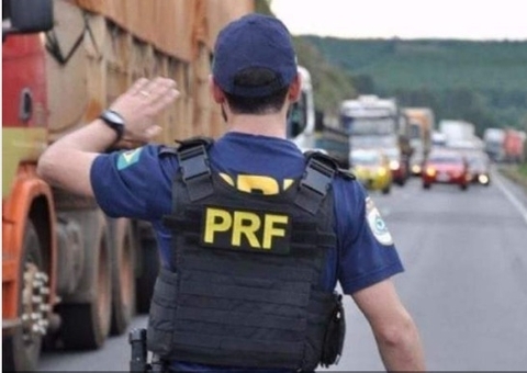 Bolsonaro anuncia 2 mil vagas para concurso da Polícia Rodoviária Federal