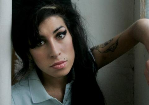  Irmão de Amy Winehouse diz que bulimia foi o principal motivo da morte da cantora
